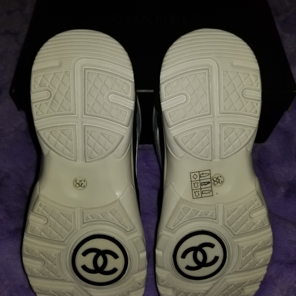 The 'CC' Chanel runner joins the reflective trend. - Picture 4 of 14